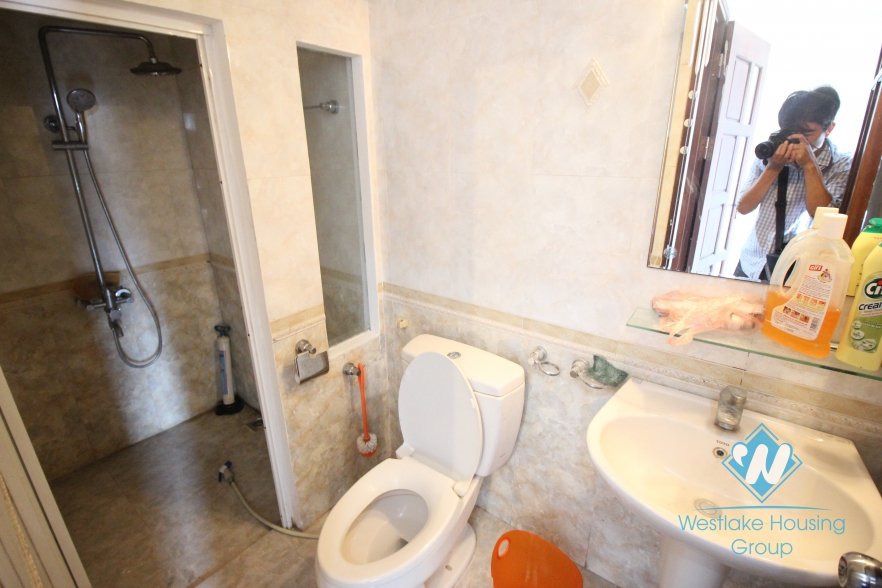 Small house face to the lake for rent  in Tay Ho Ha Noi